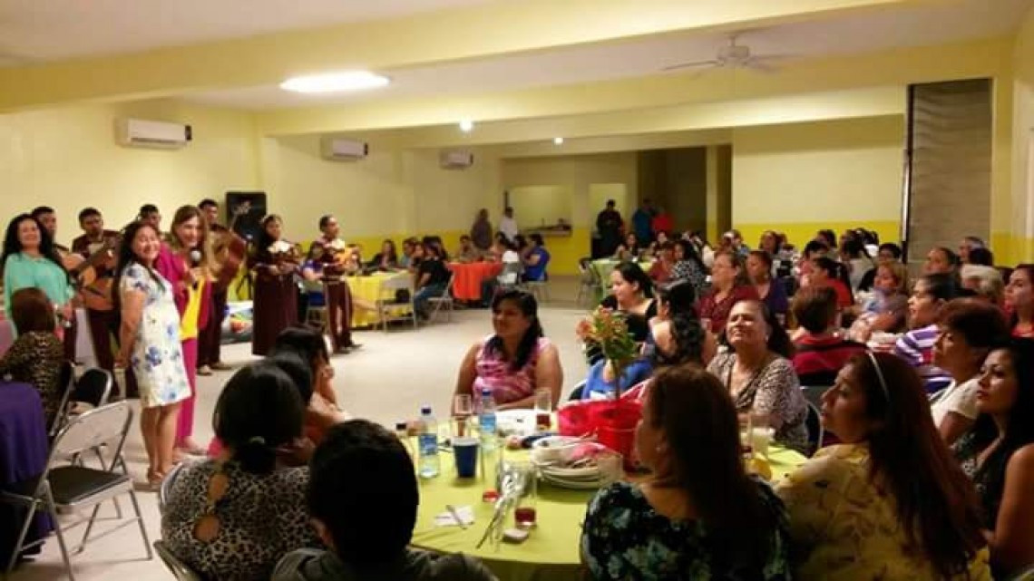 Festejan "Día de la madres" para las mujeres del sindicato de limpieza
