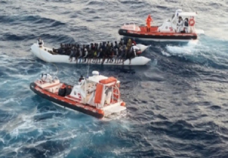 Al menos 100 inmigrantes desaparecidos en naufragio frente a Libia