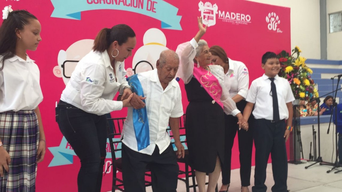 Abuelitos de Ciudad Madero fueron festejados por el DIF