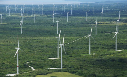 “Reforma eléctrica perjudicará las centrales de energía renovable”, advierte Fitch Ratings