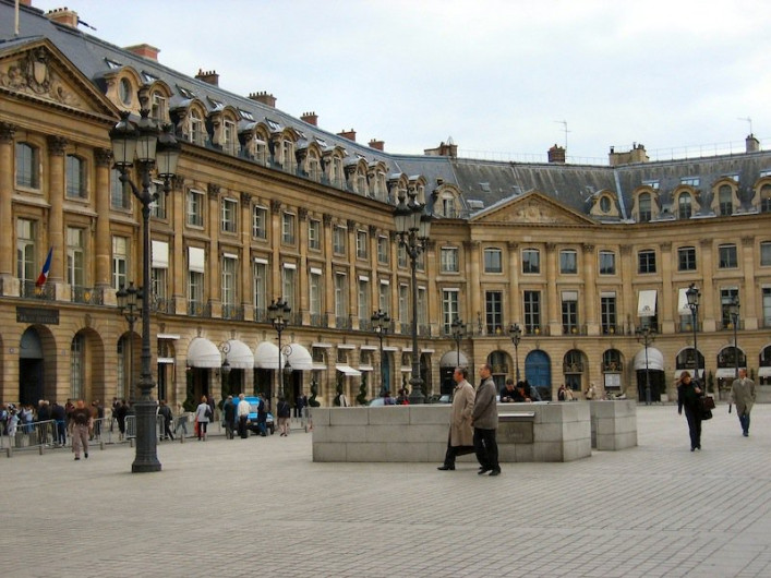 Roban joyas a familia real saudita en el Hotel Ritz de París