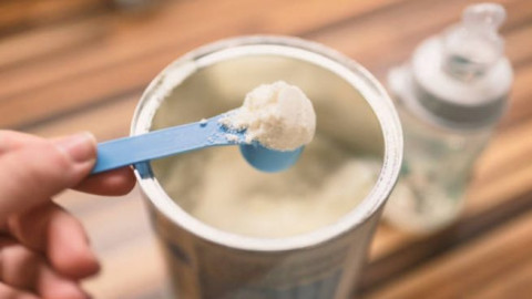 Investigará FDA muertes de bebés que habrián consumido leche de fórmula de la farmacéutica Abbott