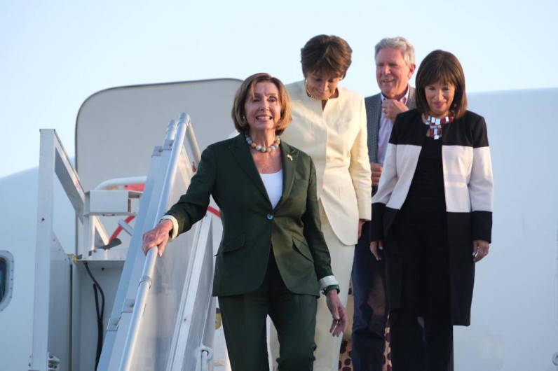 Nancy Pelosi llega a Armenia