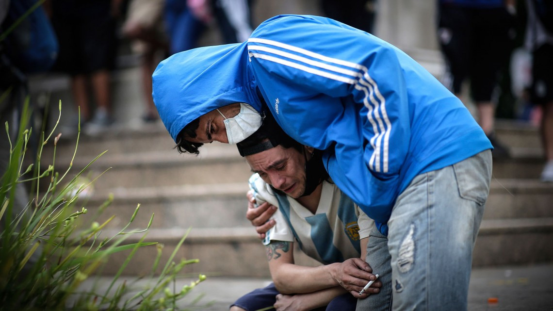 Miles de personas dan último adiós a Maradona en la Casa Rosada en Argentina