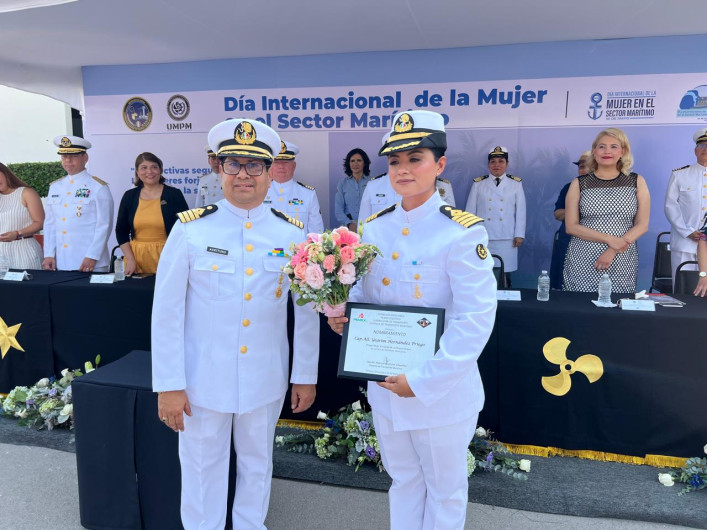 Designa Pemex a primera mujer a cargo de un Buque Tanque