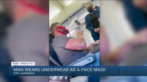 Echan a hombre de un avión por usar una tanga en lugar de cubrebocas 