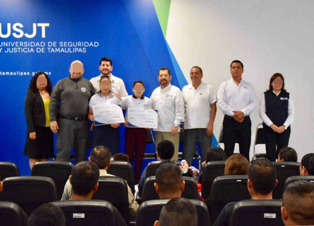  Reciben becas de ITABEC hijos de Policías Estatales