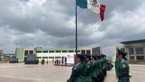 Toman protesta soldados del SMN