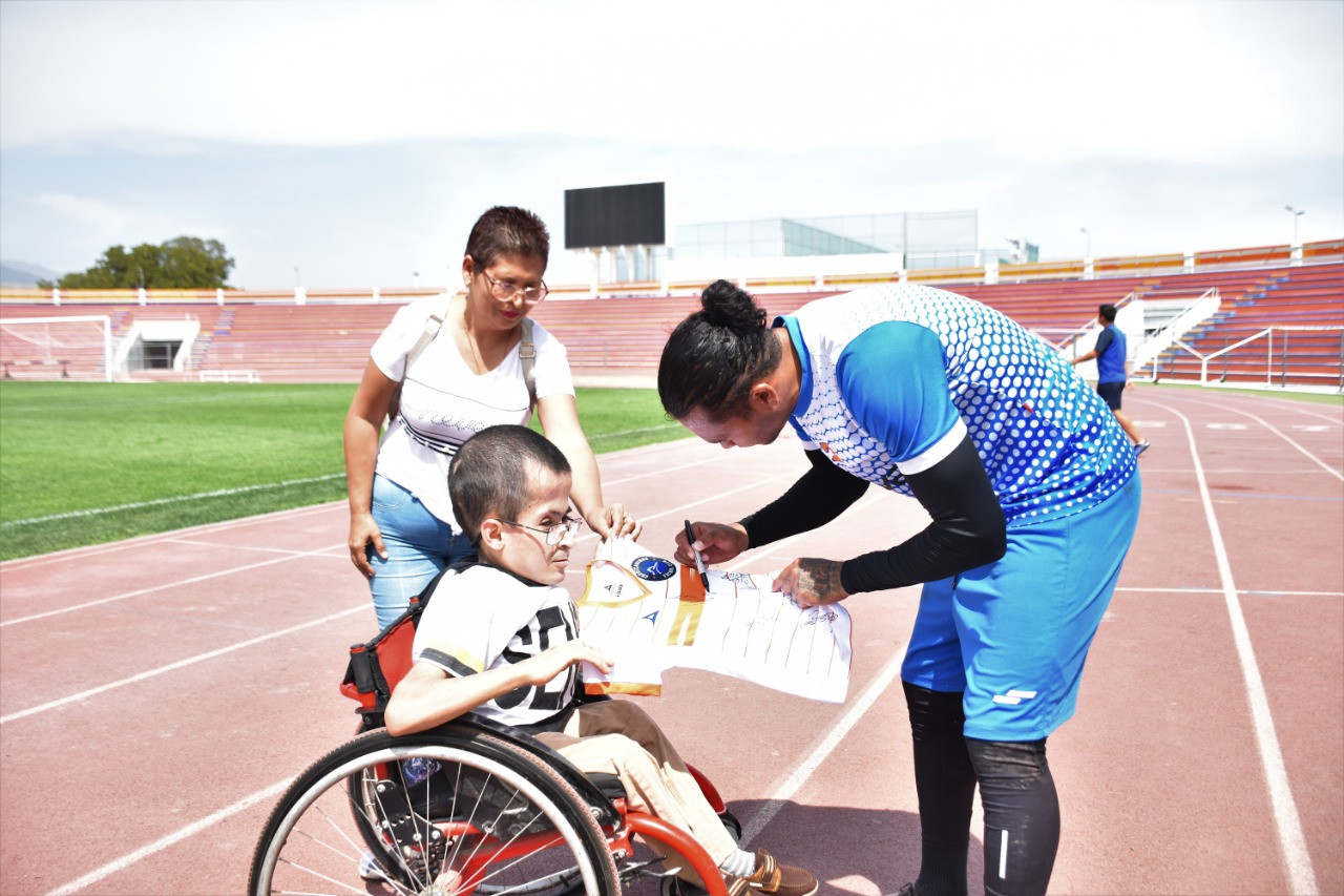 Correcaminos y niños con discapacidad juntos por la sensibilización