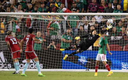 México deja escapar la victoria ante Colombia