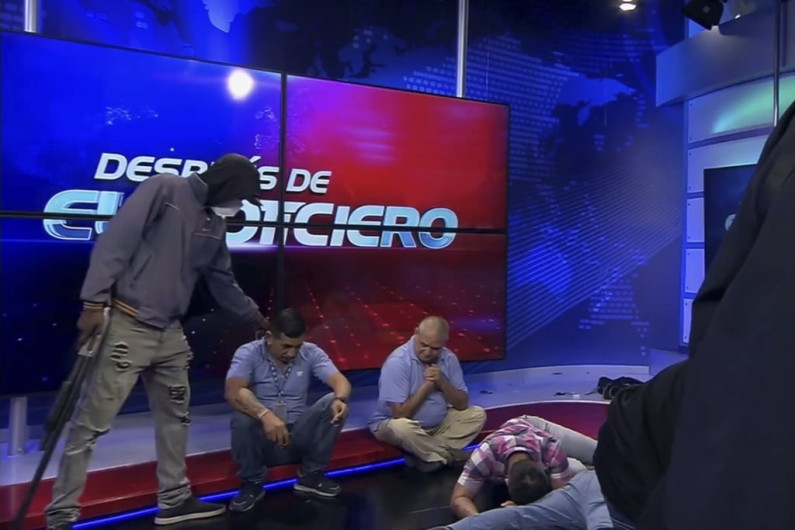 Fiscalía de Ecuador procesará por terrorismo a los 13 detenidos por asalto a televisora