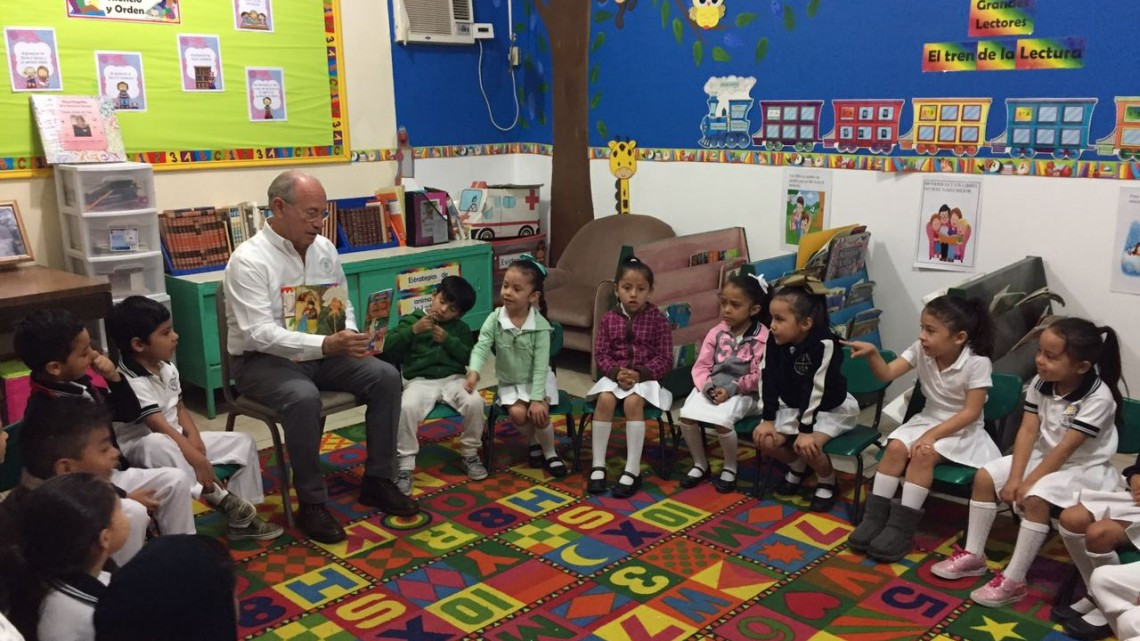 Promueve Chuchín la lectura entre los niños
