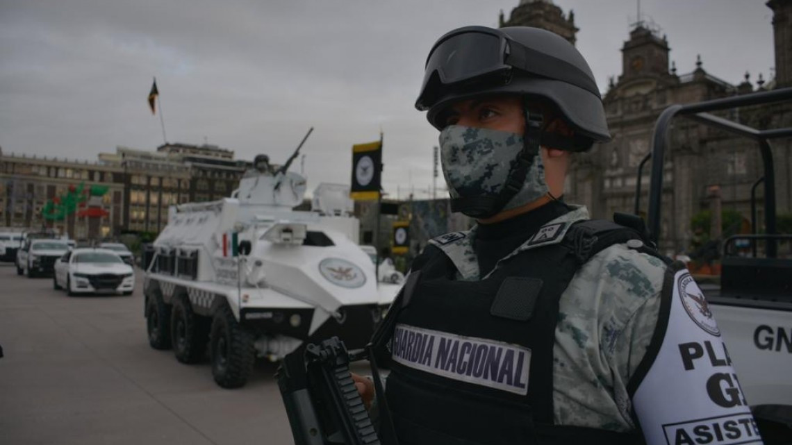 Encabeza López Obrador  desfile militar en el Zócalo capitalino