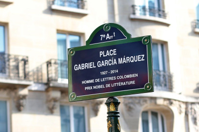 Presidente colombiano y alcaldesa de parís inauguran una plaza 