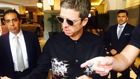 Noel Gallagher convive con fans mexicanos