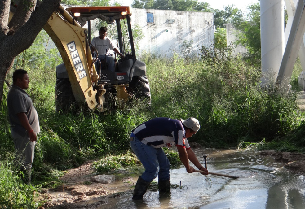 Intensifica COMAPA reparación de tubo de abasto en planta Loma Linda