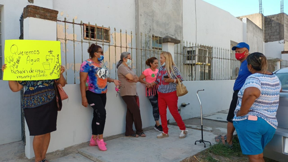 Retienen camioneta de COMAPA por falta de agua