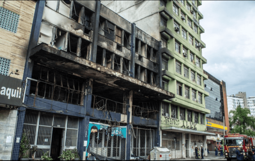 Incendio en un hotel deja al menos 10 muertos en Brasil