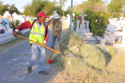 Preparan panteones Municipales para festejos por día de muertos; recolectan más de 300 toneladas de basura