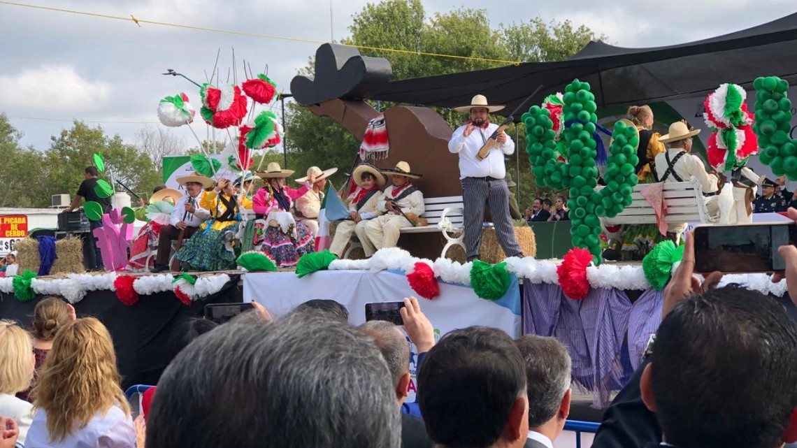 Desfilan para conmemorar 109 años del inicio de la revolución mexicana