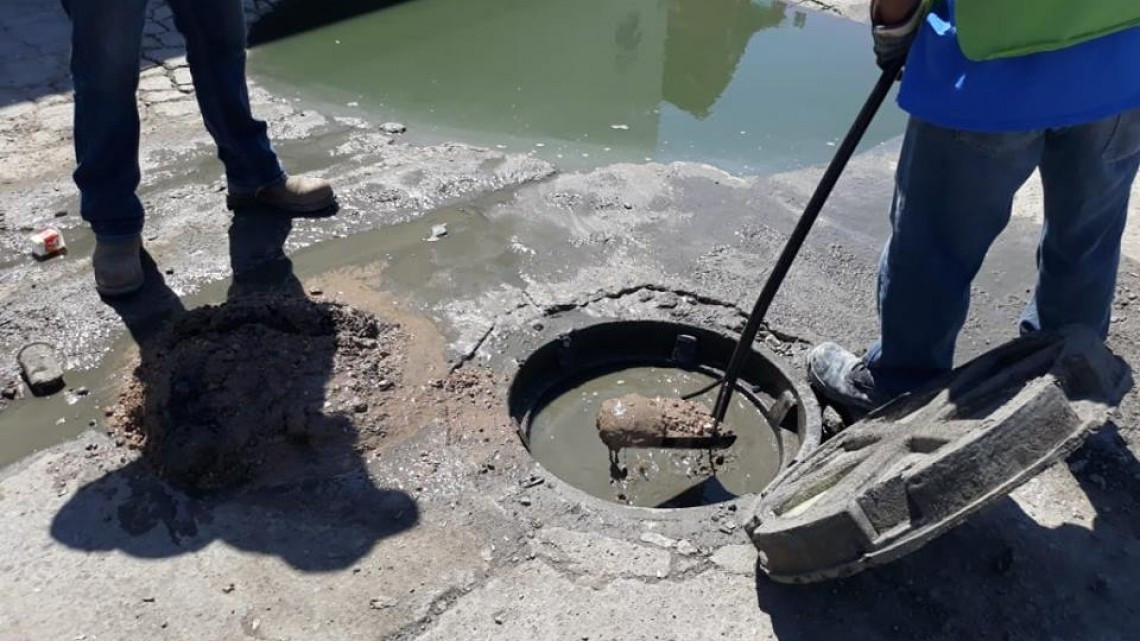 Comapa trabaja con equipo vactor