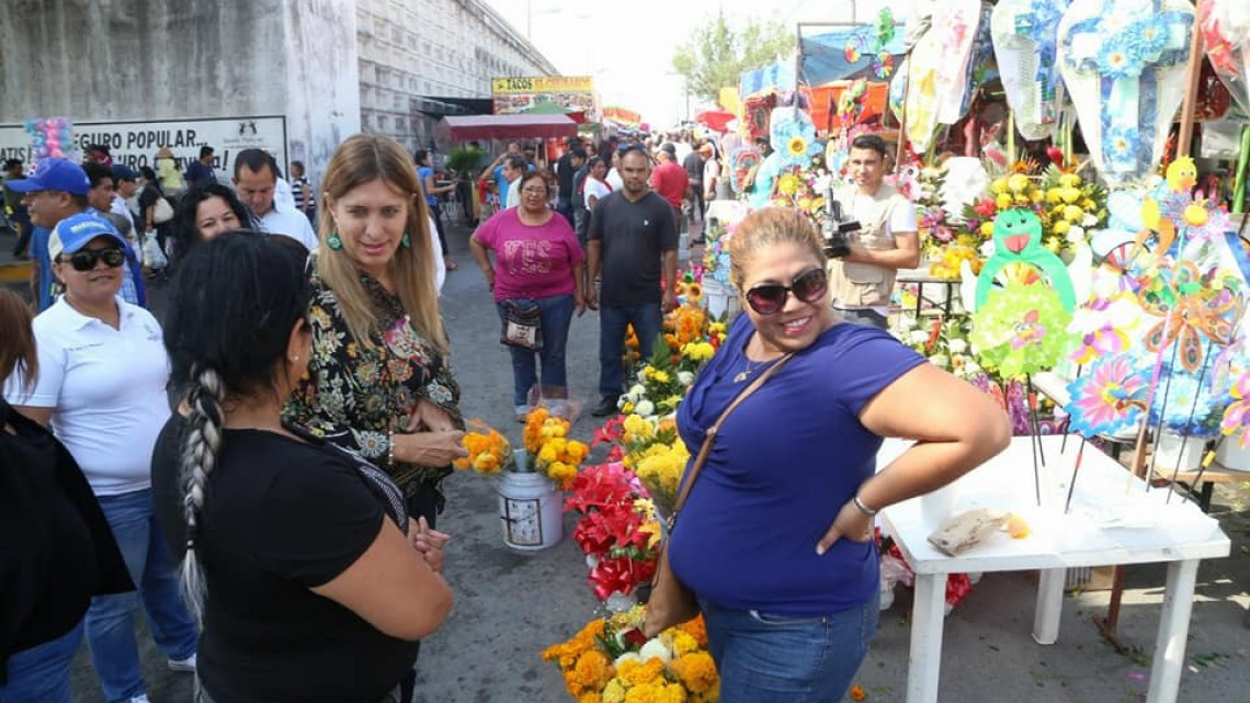 Alcaldesa realiza recorrido en cementerios