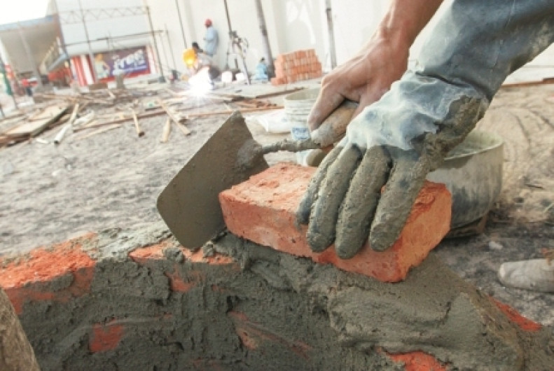 Esperan alza en precio de cemento 