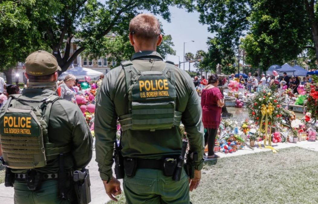 Departamento de Justicia de EU llevará a cabo investigación sobre tiroteo en escuela de Texas