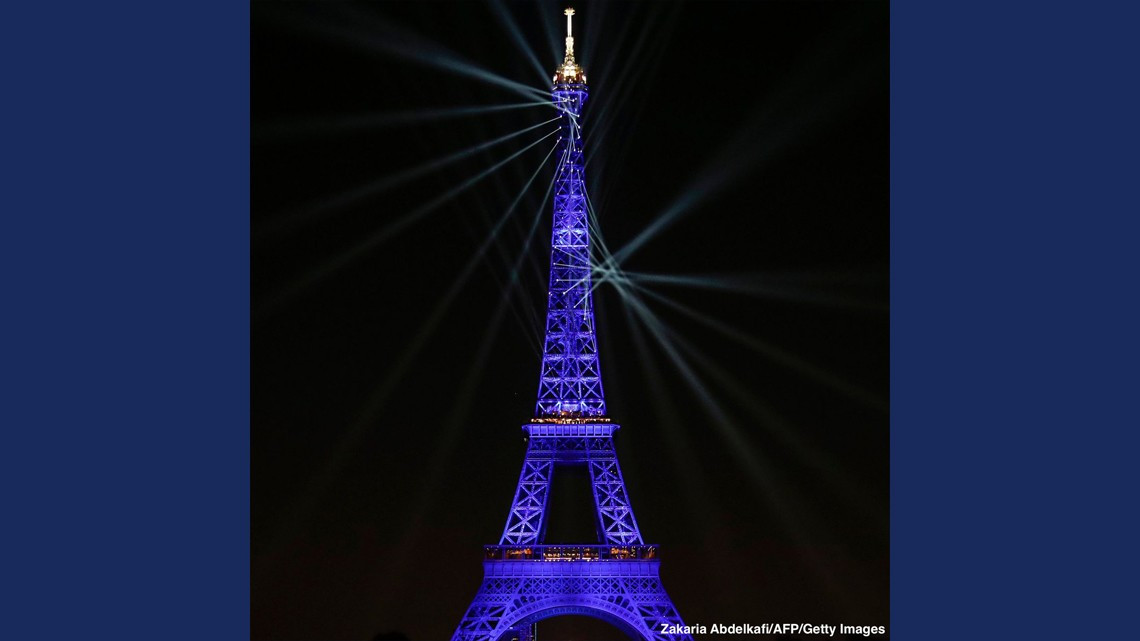 La Torre Eiffel se vistió de gala para celebrar su 130 cumpleaños