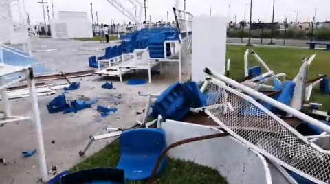 Fuertes ráfagas de viento derriban parte del edificio de Bienestar y paz