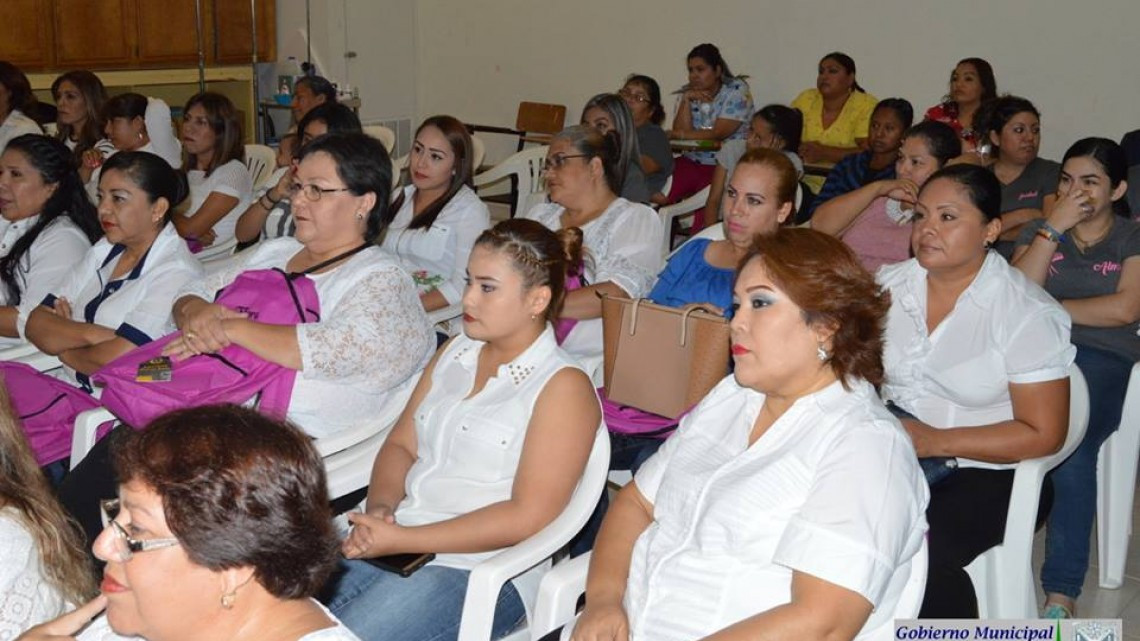 Reciben constancia de Taller del CEDIF