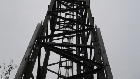 Desmantelan antena de radiocomunicación ilegal