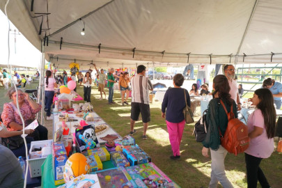 Con gran éxito se realiza el bazar del Día del Niño