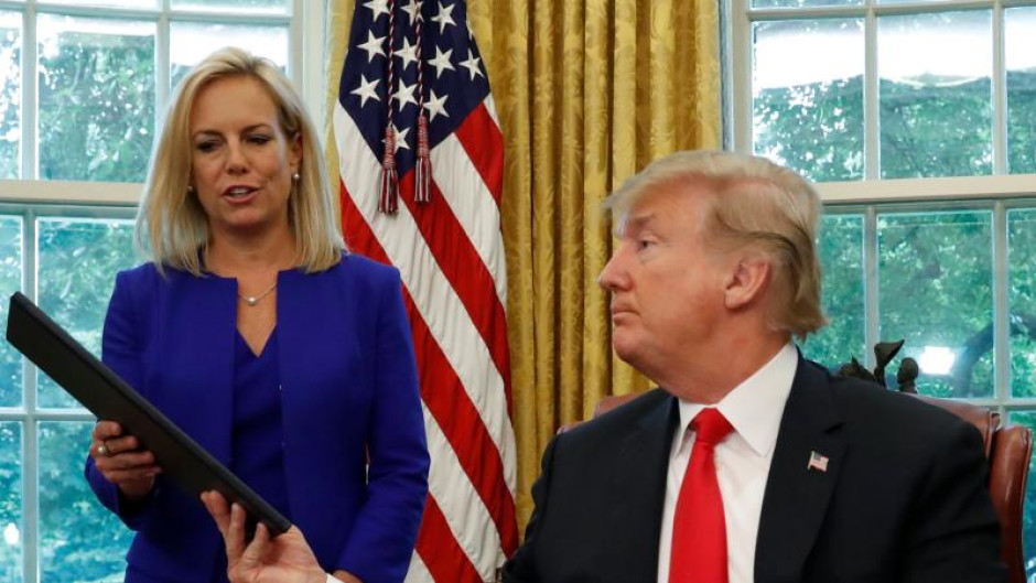 Trump firma decreto para detener separación de familias migrantes