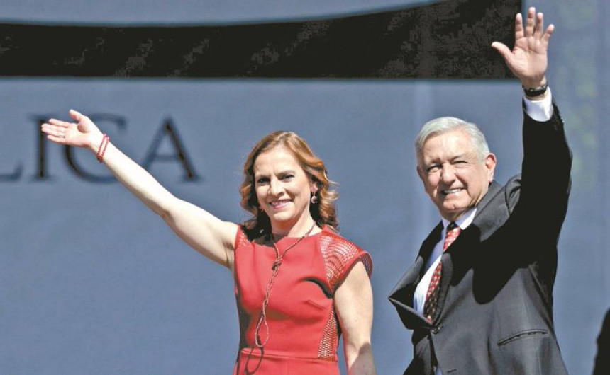 López Obrador y Beatriz Gutiérrez Müller buscan registrar su nombre ante el IMPI