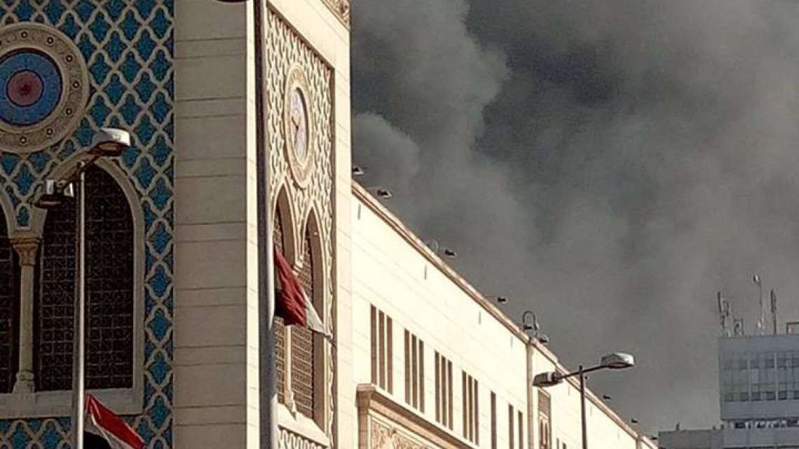 Al menos 20 muertos por un incendio en una estación de tren en Cairo