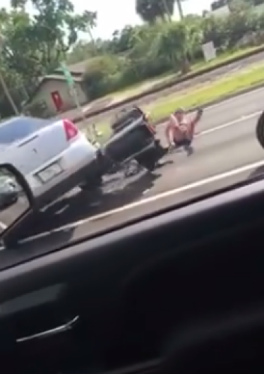 Arrollan a pareja de motociclistas tras discusión