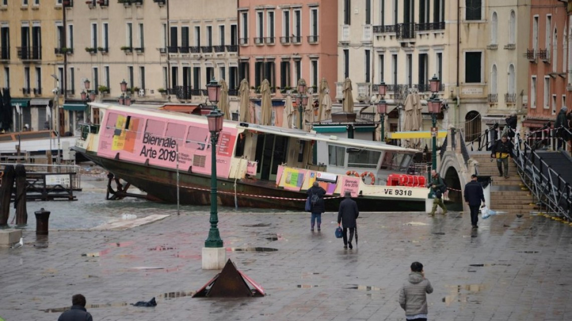 Venecia afectada por marea alta