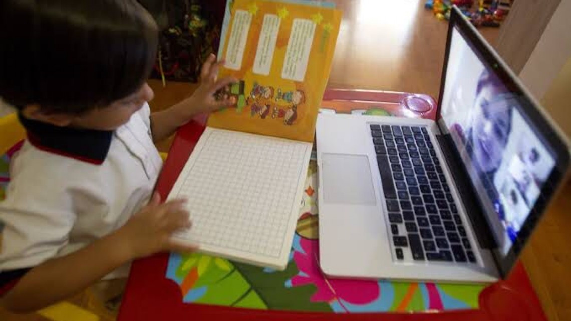 El 70 % de los estudiantes de primaria en Nuevo Laredo logran conectarse en línea para tomar sus clases 
