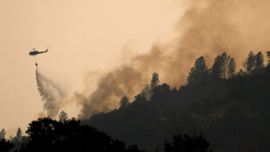 Al menos 8 muertos por incendios en California