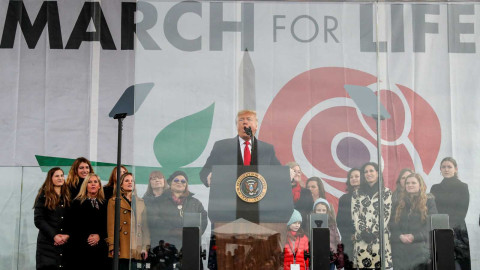 Participa Trump en marcha antiaborto y pide voto de conservadoras