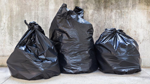 Familia recoge bolsas de basura y encuentra un millón de dólares