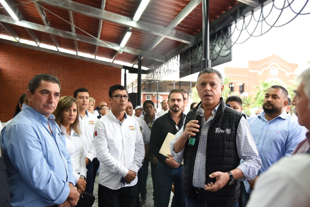 Adrián Oseguera trabaja en la creación de lagunas sustentables