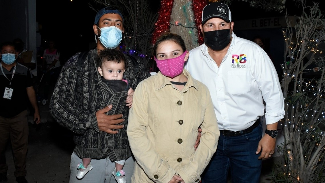 Enciende Alcalde de Río Bravo iluminación navideña en Delegación Noreste