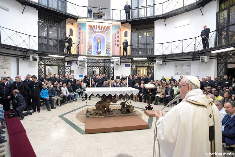 Papa visita prisión romana Regina Coeli
