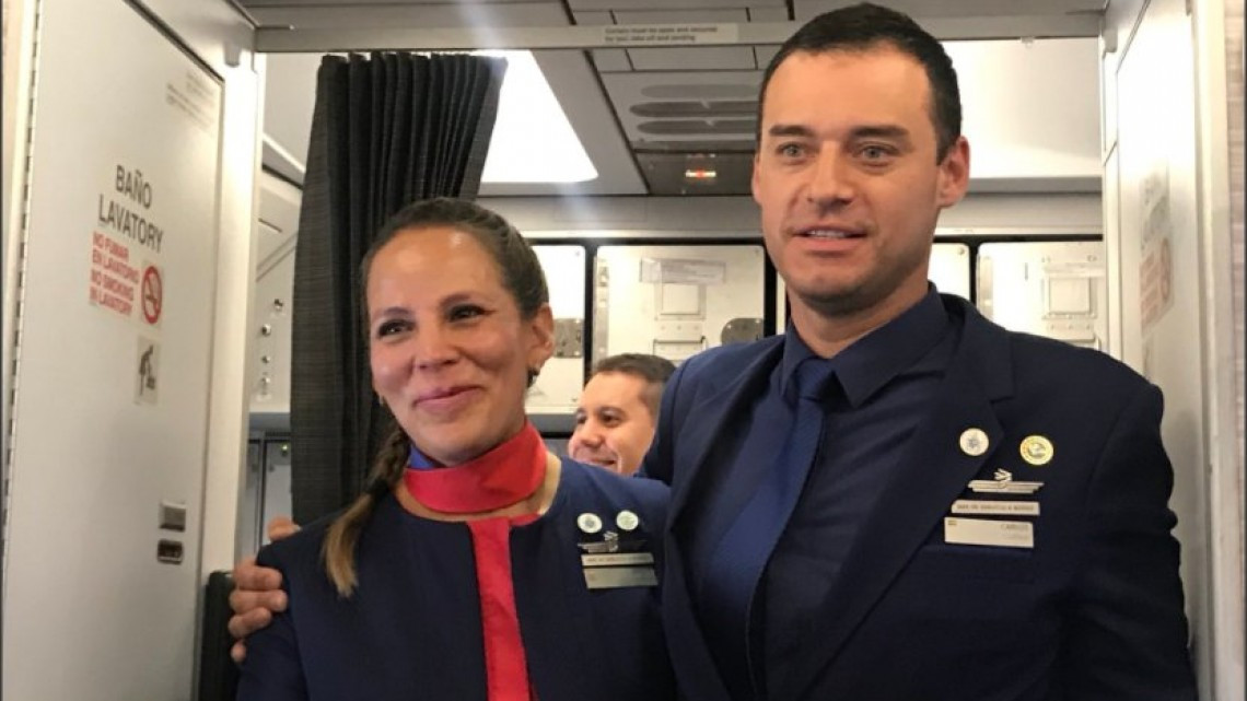 El papa Francisco casó a una pareja de tripulantes en pleno vuelo 