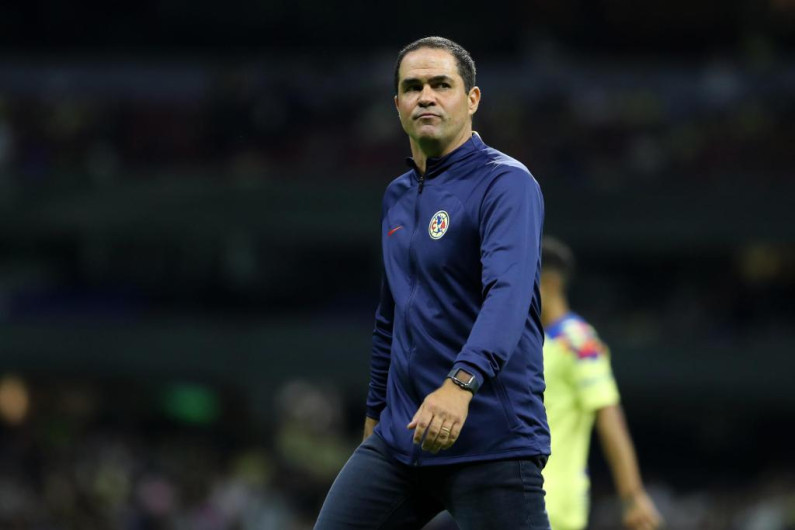 Operan de emergencia a André Jardine, DT del América