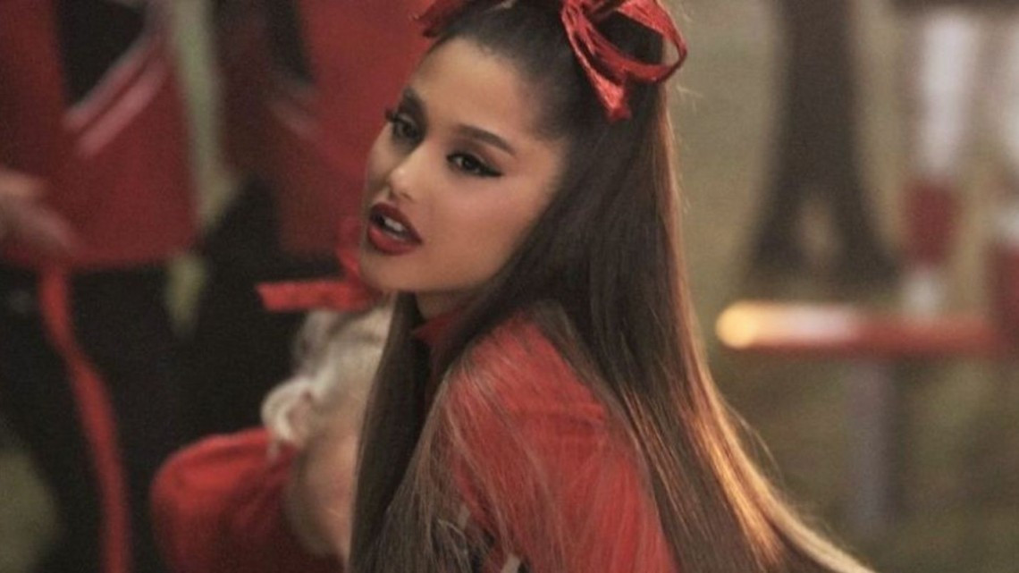 “Thank u, next”, y su tributo a diferentes cintas, arrasa