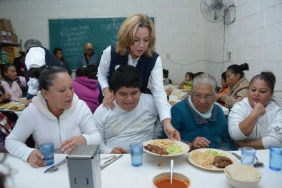 Supervisan atención a beneficiarios de comedor comunitario