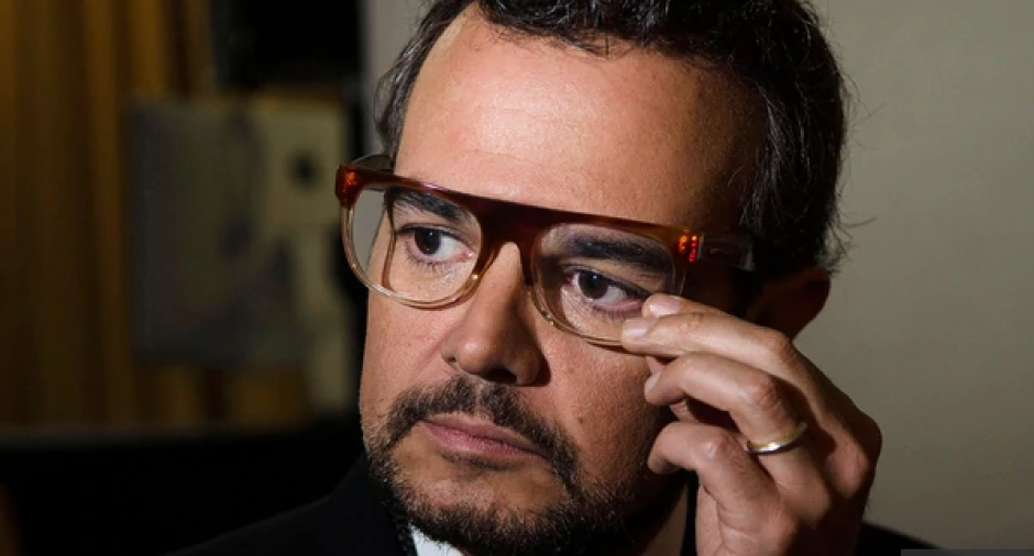 Un menor de edad en Inglaterra acusa a Aleks Syntek de acosador